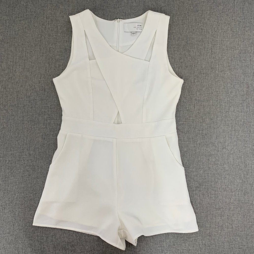 J.O.A. Los Angelas White Elegant Romper Scoop Neck Large Sleeveless Lined Zipper